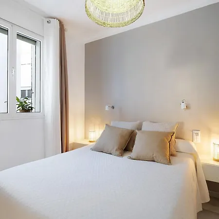 Maria De La O Apartment *